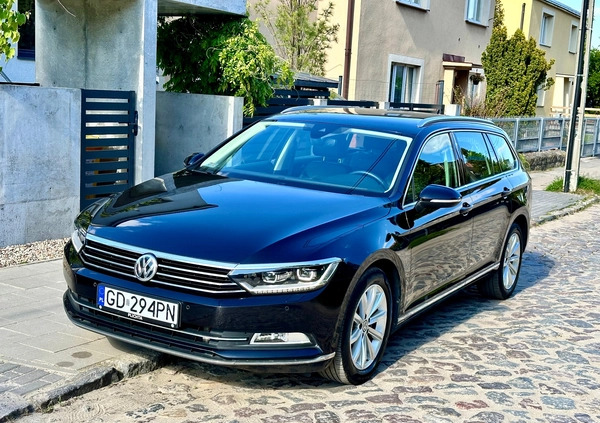 Volkswagen Passat cena 82500 przebieg: 108500, rok produkcji 2017 z Gdańsk małe 497